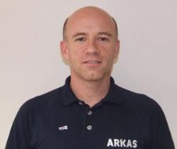 Arkas, Benitez İle Yollarını Ayırdı