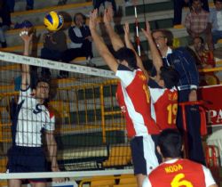 Romanya ve İspanya Açılışı Yaptı