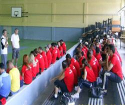 Öğretmenler Mini Voleybol Öğreniyor