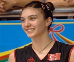 Naz Aydemir MaxFM'de