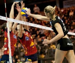 CEV ve Challenge Cup Bayan Maçları Oynanıyor.
