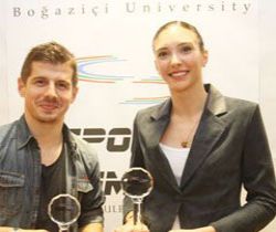 Naz Aydemir'e ödül...