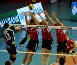 Halkbank:3 - Arkas:2