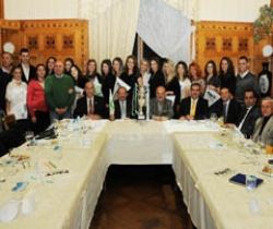 NET Voleybol Kupasını Aldı