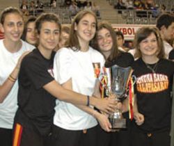 Voleybolcular kupalarına kavuştu