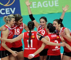 Vakıfbank finalde..