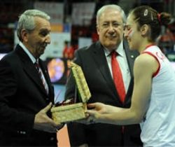 Cengiz Göllü'ye şükran plaketi