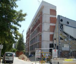 Atatürk Voleybol Salonu İnşaatı iki bölüm halinde ilerliyor