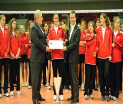 Milliler ödüllerini törenle aldı..