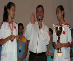 Menemen, voleybol veteran takımı kuruyor