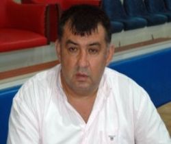 Voleybol seyircisi salonlara sığmıyor..