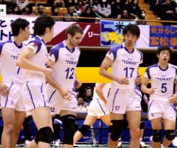 Japonya'da erkkelerde yarı final başladı...