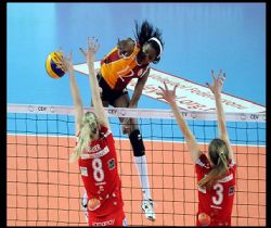 MİLANO'DA NE OLUR ?...