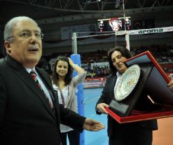 Fenerbahçe Universal Takımına Teşekkür Plaketi