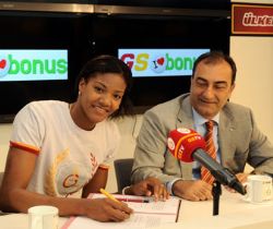 Galatasaray Calderon'la uzattı..
