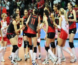SULTANLAR FİNALDE.. (FOTO)