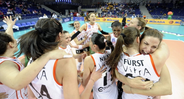 ECZACIBAŞI VİTRA FİNALDE!... (FOTO)