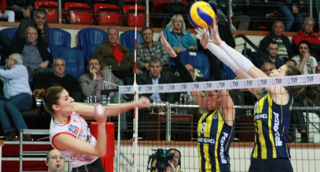 Fenerbahçe, Eczacıbaşı'nı yendi..