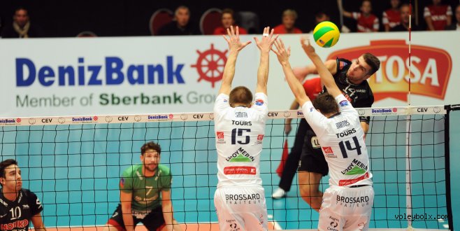 2015 CEV DenizBank Erkekler Şampiyonlar Ligi 2 karşılaşma ile start aldı