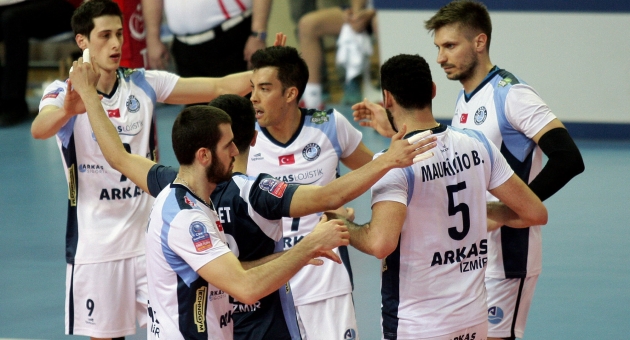 Arkas Fener'i yendi liderliği kaptı