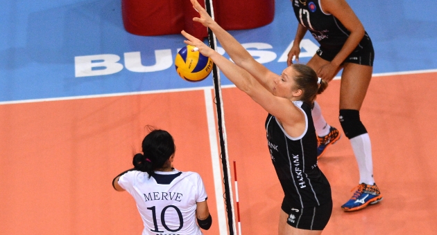 Halkbanklı bayanlar ligde kaldı
