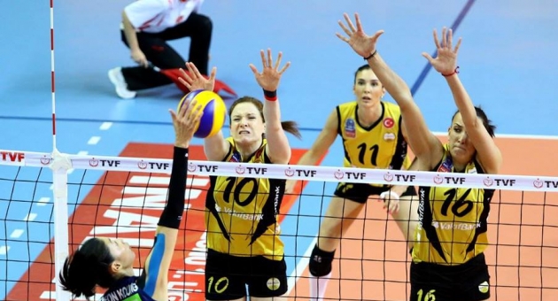 VakıfBank, Fenerbahçe'den çok kritik 3 puanı kaptı