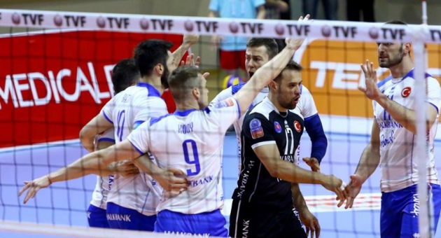 Halkbank şampiyonluk yolunda avantajı eline aldı