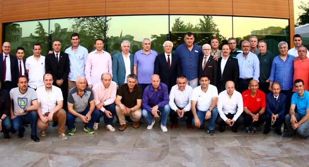 Voleybol Ailesi Bursa'da İftar Yemeğinde Buluştu