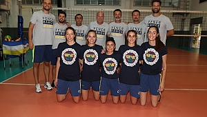 Fenerbahçe Bayan Voleybol Takımı Sezonu Açtı