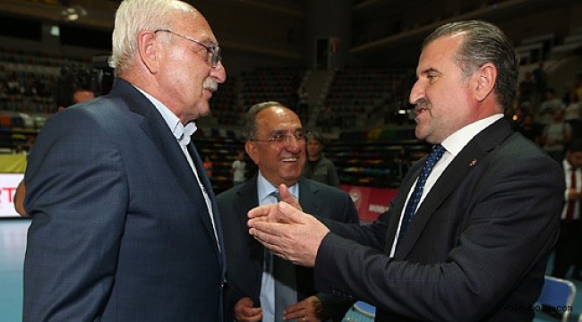 Bakan Bak'tan Fenerbahçe'ye tebrik