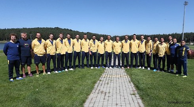 Fenerbahçe hazırlıklarını Topuk Yaylası'nda sürdürüyor