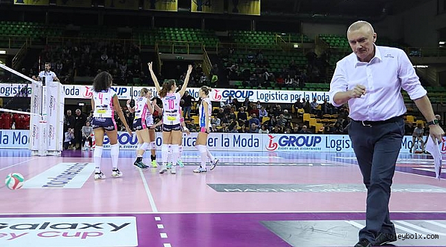 Barbolini'nin takımı Novara, Modena'ya set vermedi