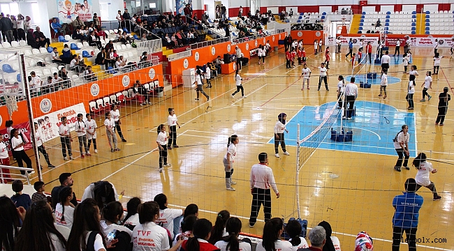 Fabrika Voleybol Kahramanmaraş’ta Mini Voleybol Şenliği Düzenledi