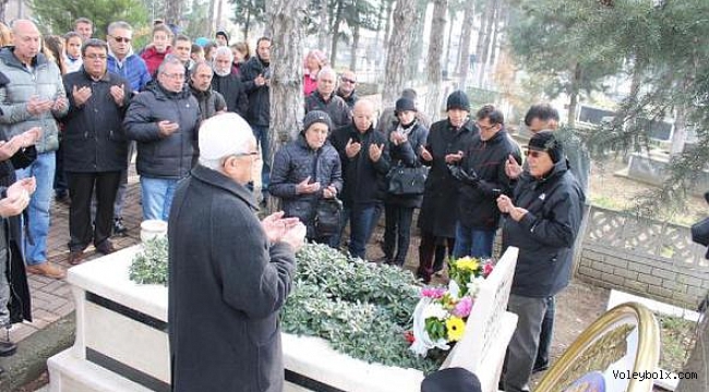 Cengiz Göllü Bursa'daki mezarı başında anıldı