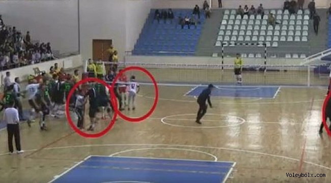 Solhan-Arhavi maçında taraftar bıçakla sahaya girdi