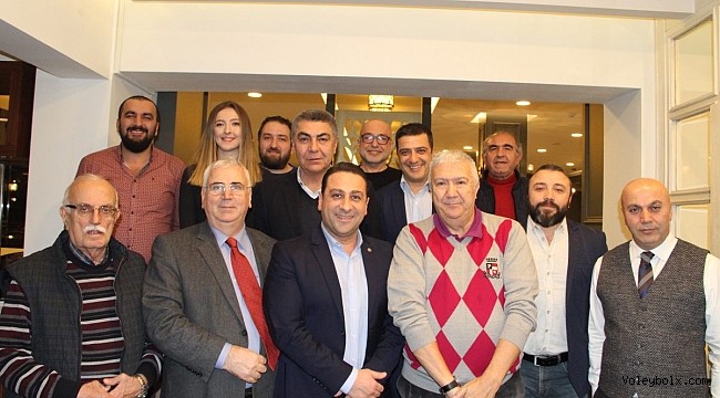 TVF Milli Takımlar Sorumlusu ve Basın Sözcüsü Kurtaran Mumcu, voleybol basınıyla bir araya geldi