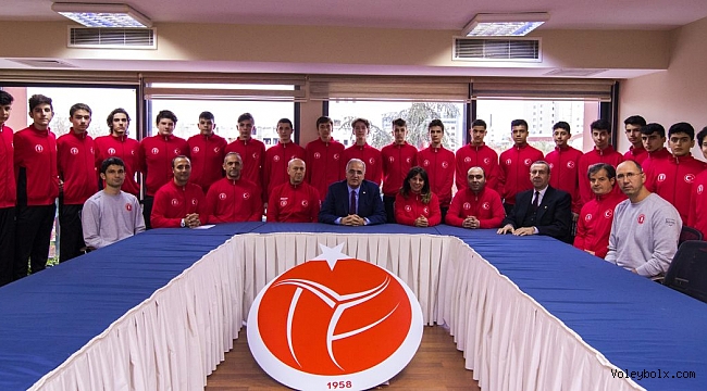 Ziraat Bankası Spor Okulları Öğrencileri, TVF Başkanı Üstündağ’ı Ziyaret Etti