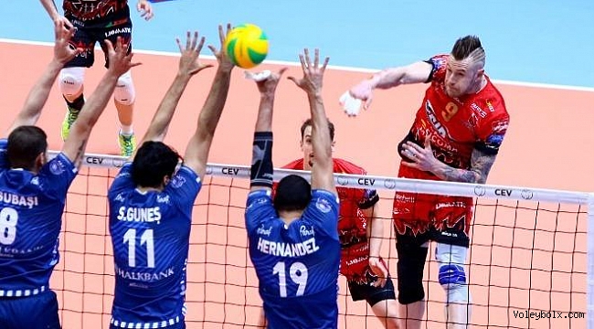 Halkbank ilk maçı kaybetti