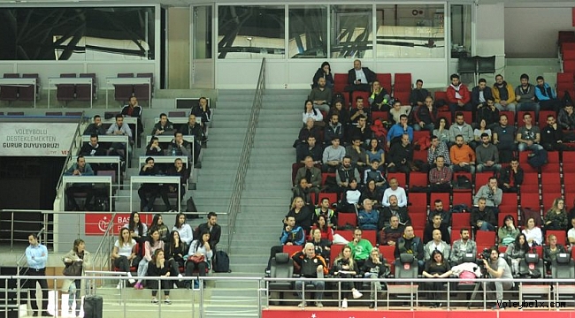 ”Voleybolda Kuvvet Antrenmanı ve İletişim Becerileri” Semineri Gerçekleştirildi