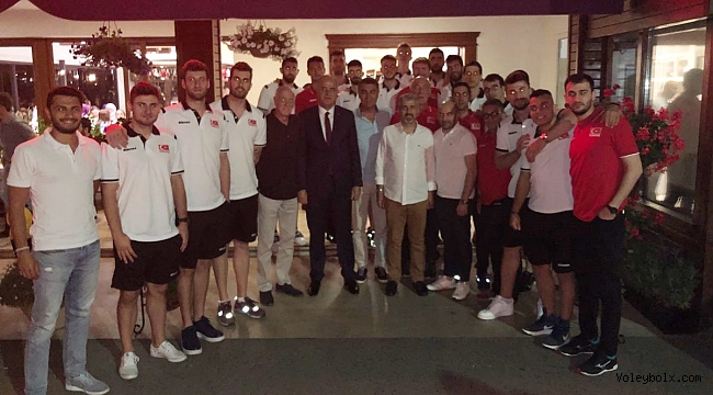TVF Başkanı Üstündağ’dan Efelere Final Four Öncesi Moral Yemeği