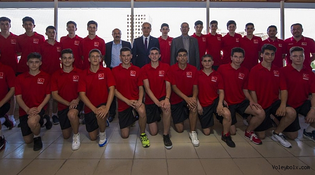 Üstündağ’dan U20 ve U17 Erkek Milli Takımına Moral Yemeği