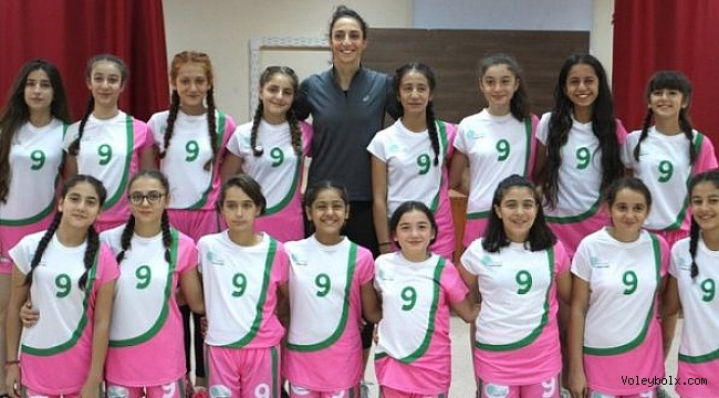Özge artık SosyalBen Takımının Koç’u