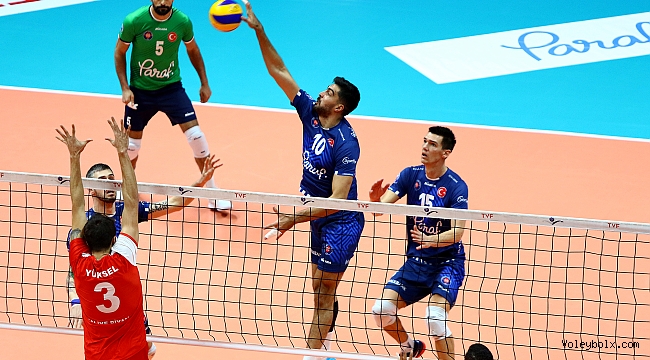 Halkbank zirvedeki yerini aldı