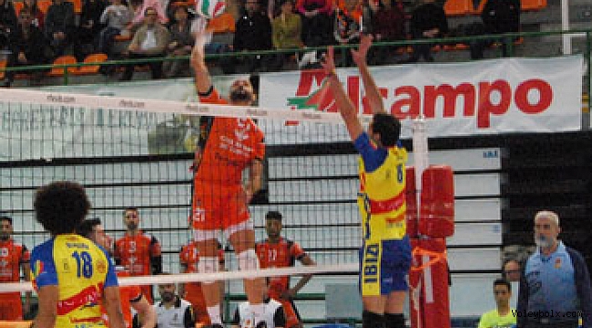 İspanya'da lider CV Teruel'e şok: 1-3