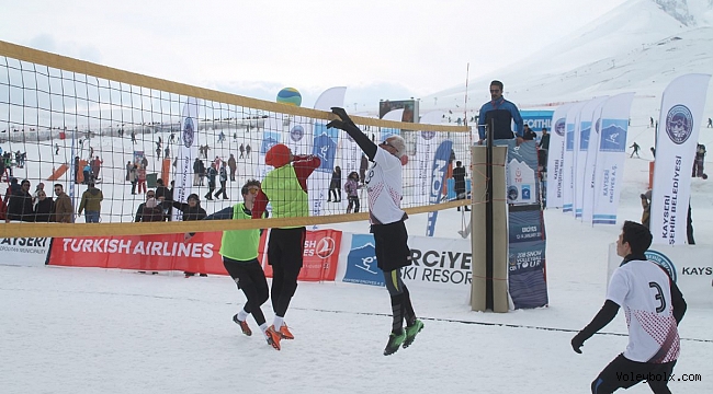 Kar Voleybolu Erciyes’te Parlamaya Devam Ediyor