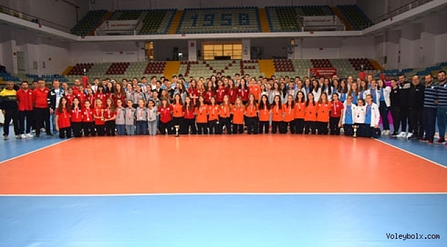 Bursa voleybol altyapısına Nilüfer damgası