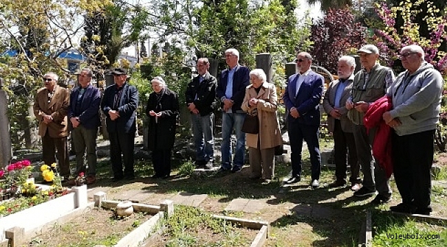 Değer Eraybar kabri başında anıldı