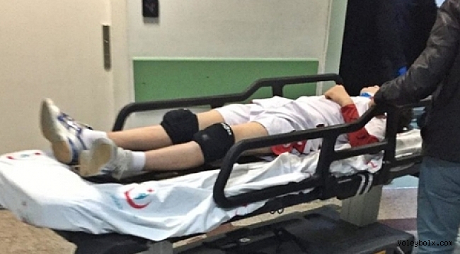 Genç voleybolcunun üzerine hakem düştü!