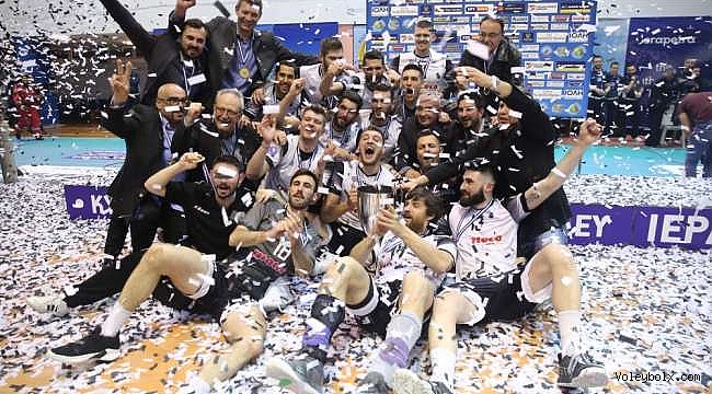 Paok, Yunanistan Kupası'nı müzesine götürdü