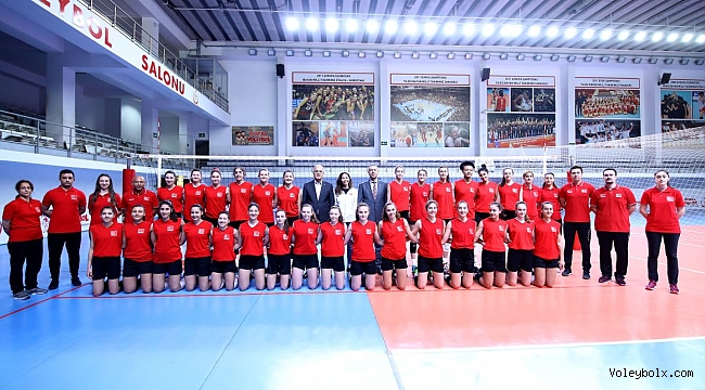 Üstündağ, U16 Bayan Milli Takım Hazırlık Kampını Ziyaret Etti